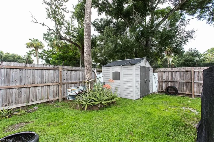 View of yard featuring a shed