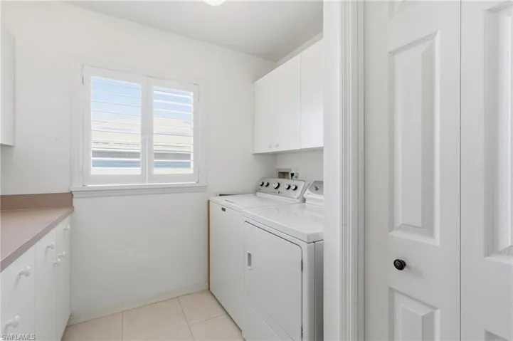 Washer/Dryer with well designed storage