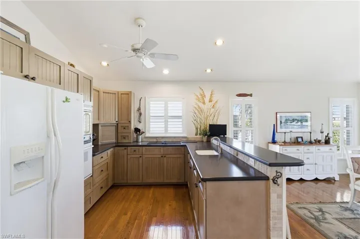 Lots of cabinet space