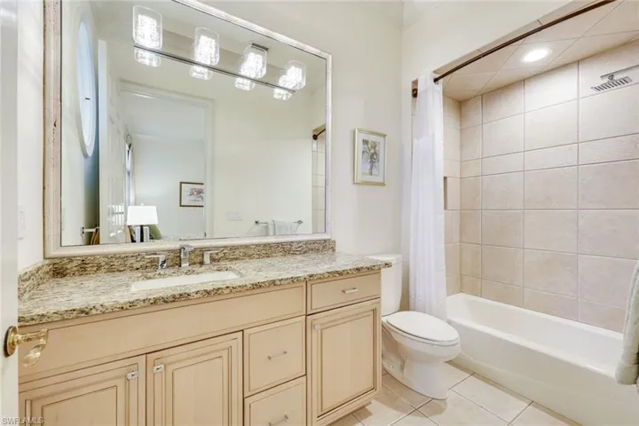 En-Suite Bath #3