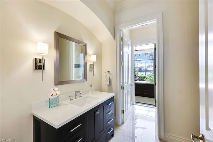 Guest-Pool Bath w/ Shower Is the 4th Full Bath