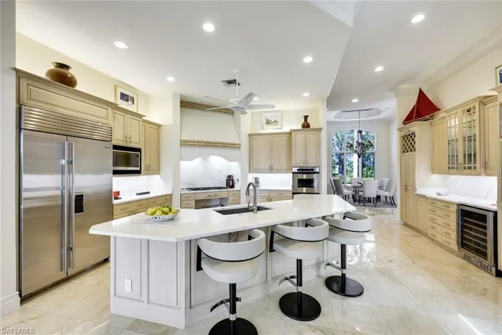 Chef's Kitchen w/ SubZero Refrigerator, 6-Burner Gas Cooktop & Double Ovens