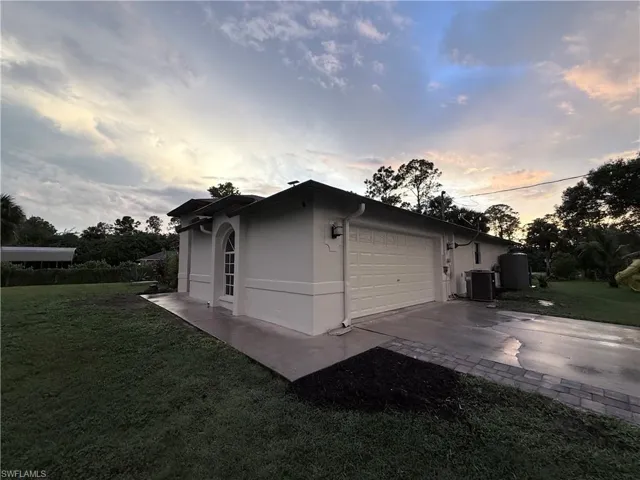 1741 8th St Ne, Naples, Florida 34120