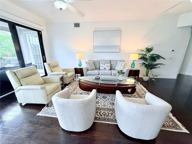 Bright living areas.