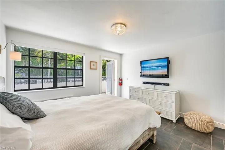 Convenient Cabana access to the pool