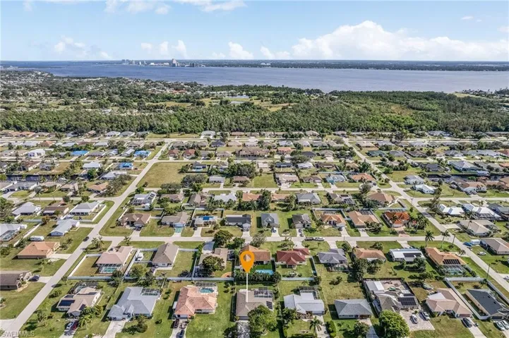 1215 Se 22nd Ave, Cape Coral Fl 33990