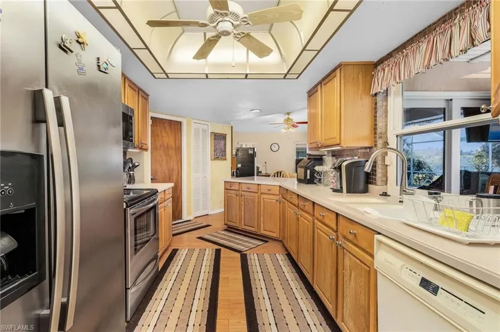 1215 Se 22nd Ave, Cape Coral Fl 33990