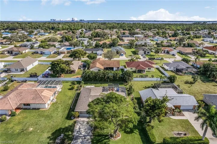 1215 Se 22nd Ave, Cape Coral Fl 33990