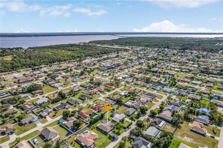 1215 Se 22nd Ave, Cape Coral Fl 33990