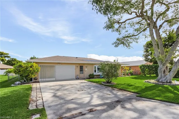 1215 Se 22nd Ave, Cape Coral Fl 33990