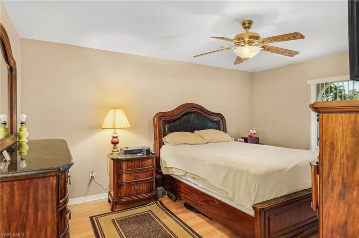 1215 Se 22nd Ave, Cape Coral Fl 33990