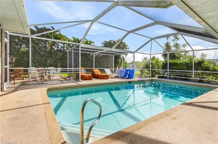 1215 Se 22nd Ave, Cape Coral Fl 33990