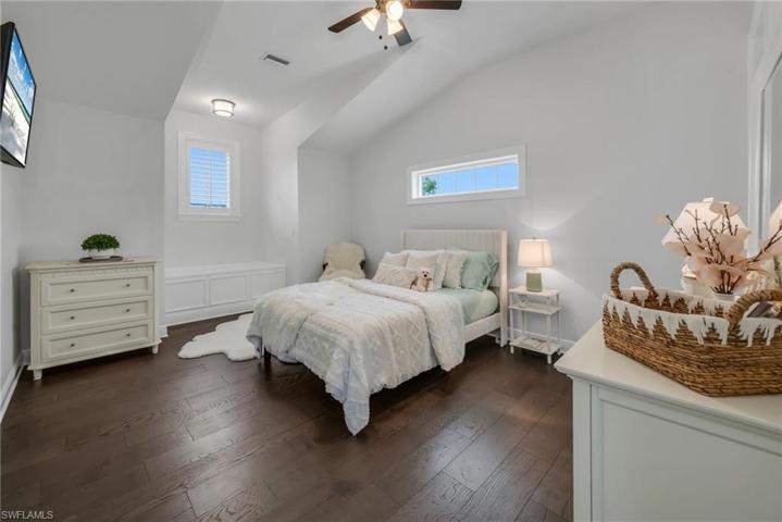 3rd Bedroom (upstairs)