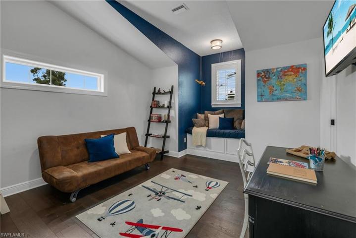 2nd Bedroom (upstairs)