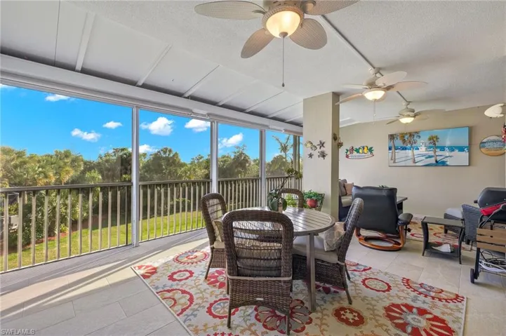 Sunroom / solarium with ceiling fan