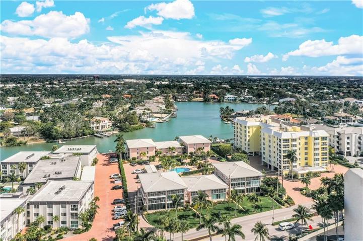 1910  Gulf Shore N BLVD, Naples, FL 34102