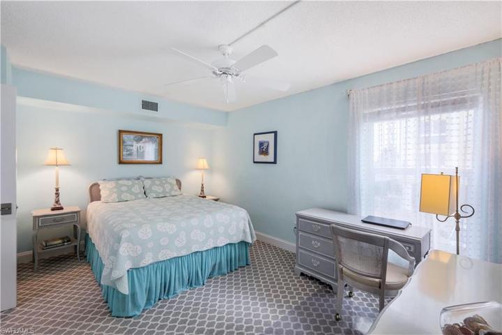 1910  Gulf Shore N BLVD, Naples, FL 34102