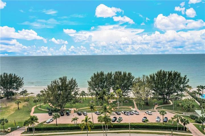1910  Gulf Shore N BLVD, Naples, FL 34102