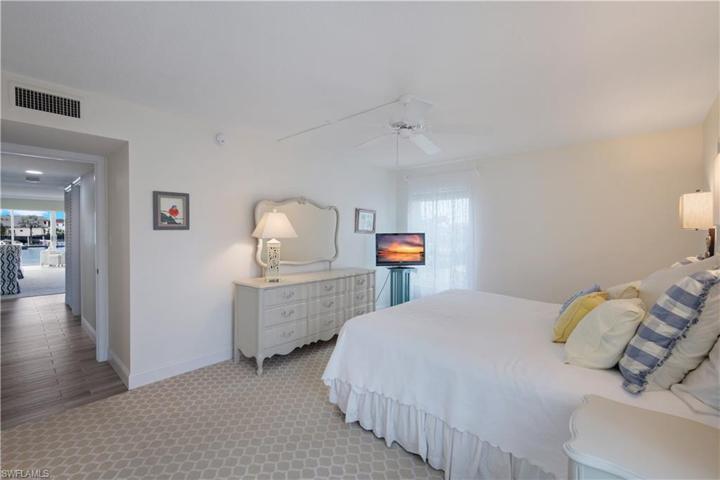 1910  Gulf Shore N BLVD, Naples, FL 34102