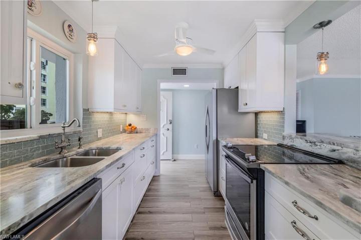 1910  Gulf Shore N BLVD, Naples, FL 34102