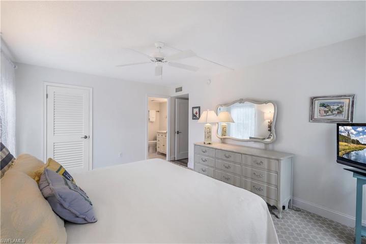 1910  Gulf Shore N BLVD, Naples, FL 34102