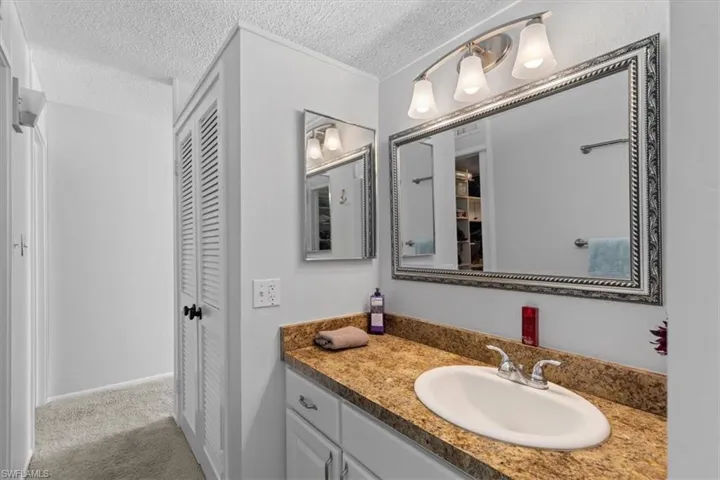 5959 Winkler RD # 220, FORT MYERS FL 33919