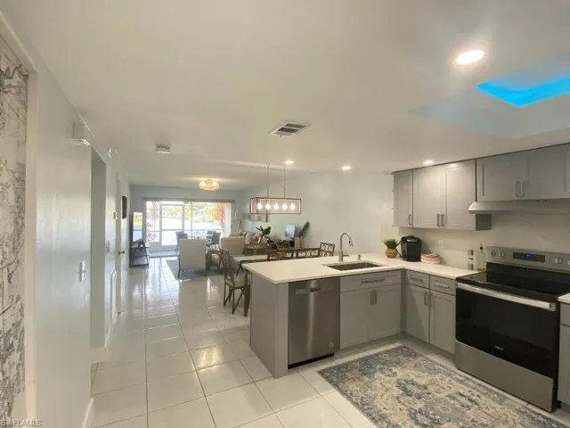 4500 SE 5th  PL, Cape Coral, FL 33904