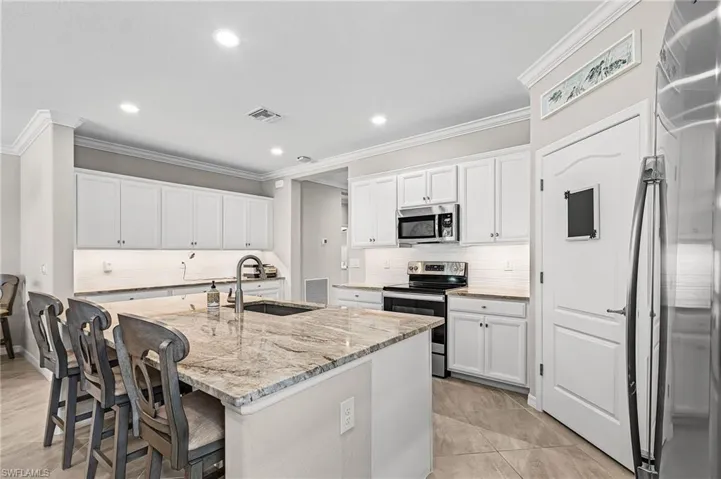 Walk-in Pantry, Quartzite Island