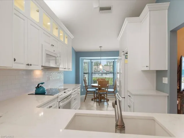 10740  Henry  CT, Naples, FL 34109