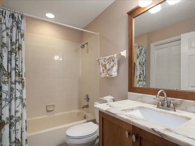 10740  Henry  CT, Naples, FL 34109