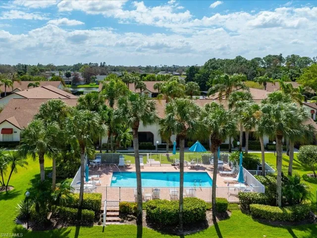 10740  Henry  CT, Naples, FL 34109