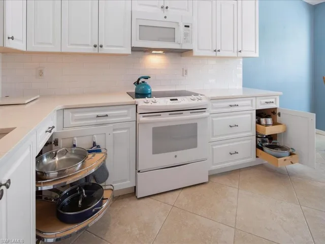 10740  Henry  CT, Naples, FL 34109