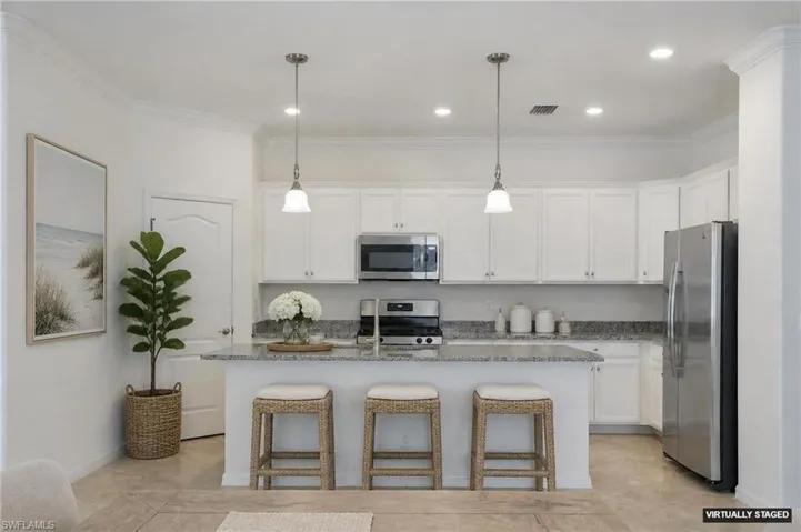 Breakfast Seating, Walk in Pantry.
