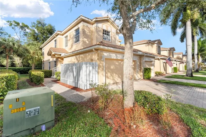 6010  Jonathans Bay  CIR, Fort Myers, FL 33908