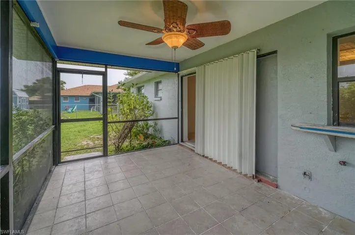 Unfurnished sunroom with ceiling fan