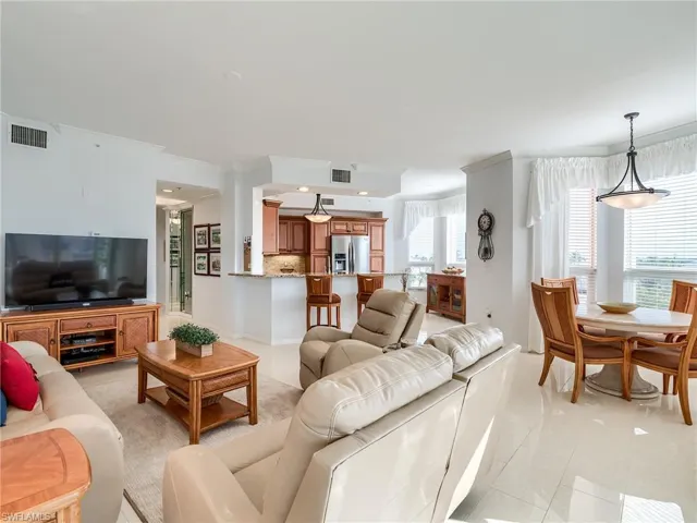 Fabulous Open Living!