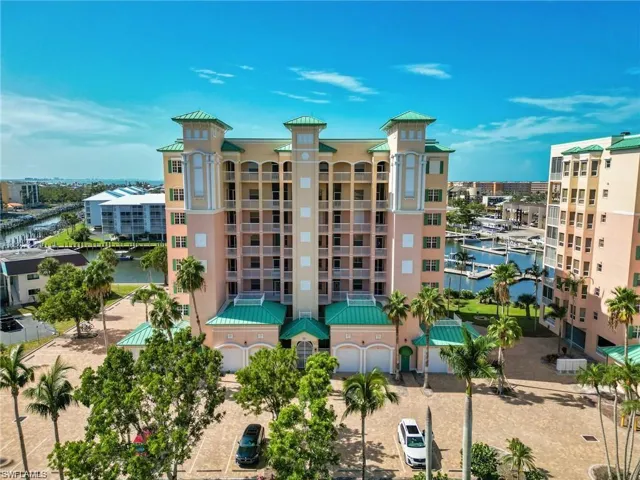 Superb Bay to Beach Location!