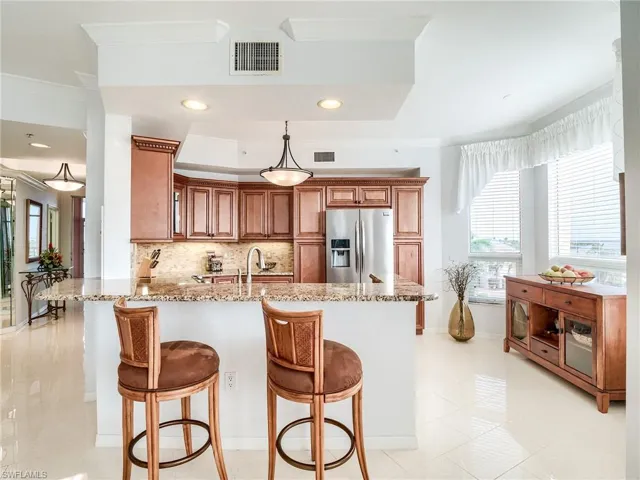 Light & Bright Kitchen!