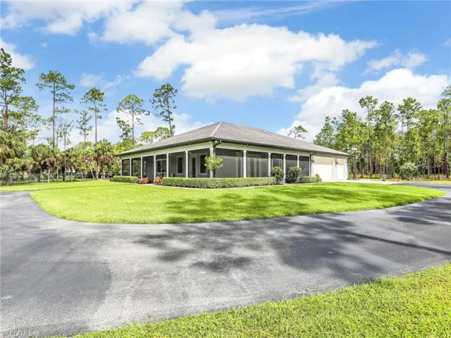 view of property w/ 3 car garage