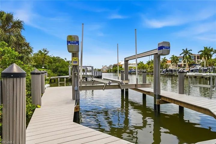 98 Southport Cv, Bonita Springs, Florida 34134