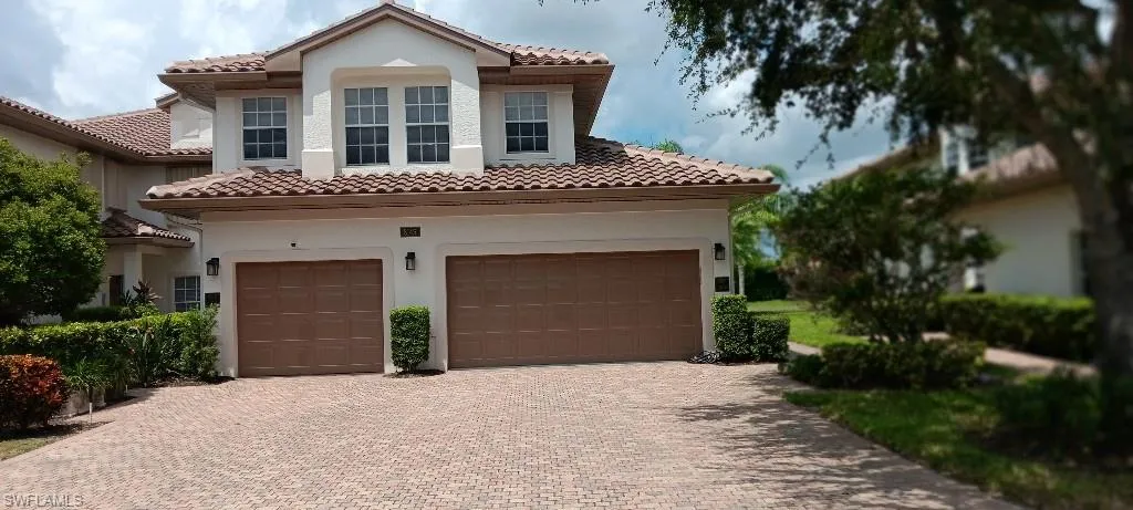 Mediterranean / spanish house with a garage