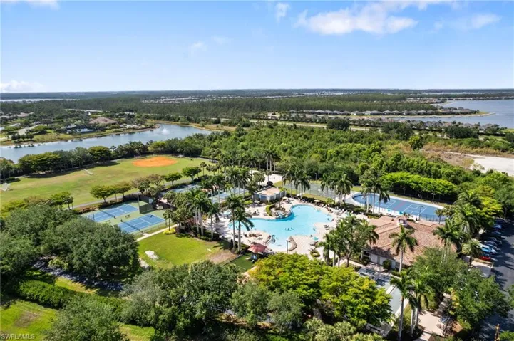 Nestled across 999 acres with nearly half the community dedicated to lakes and preserves, Bella Terra is home to an abundance of native Florida wildlife.