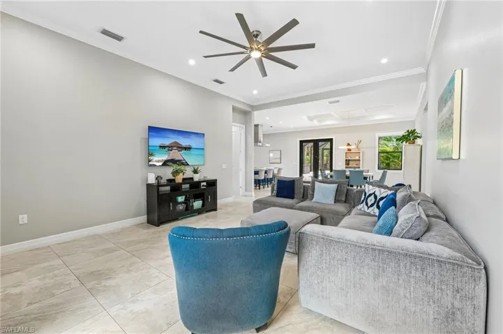 423 14th Ave Ne, Naples, Florida 34120