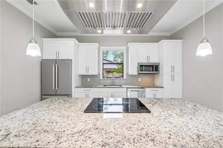423 14th Ave Ne, Naples, Florida 34120