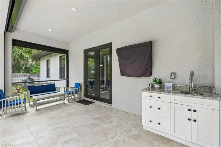 423 14th Ave Ne, Naples, Florida 34120