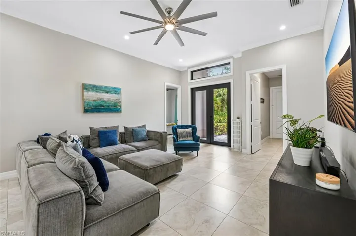 423 14th Ave Ne, Naples, Florida 34120