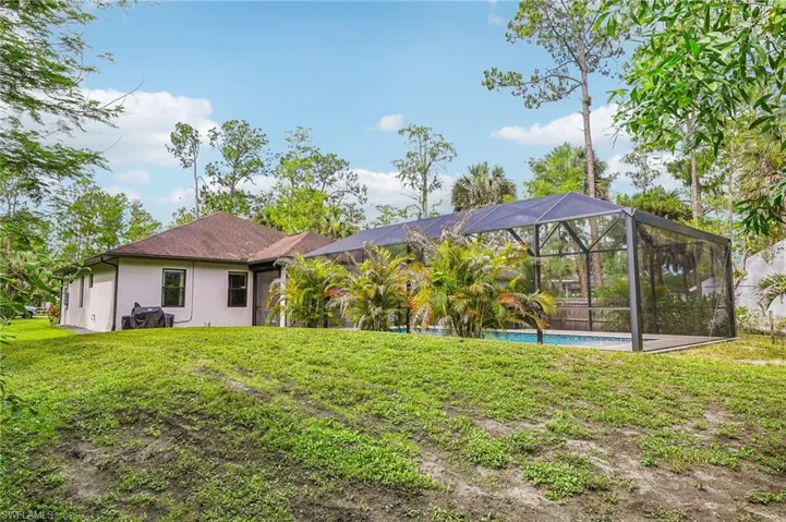 423 14th Ave Ne, Naples, Florida 34120