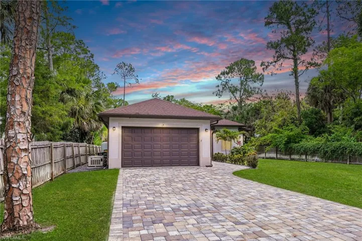 423 14th Ave Ne, Naples, Florida 34120
