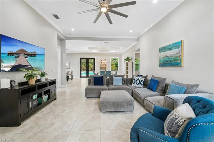 423 14th Ave Ne, Naples, Florida 34120