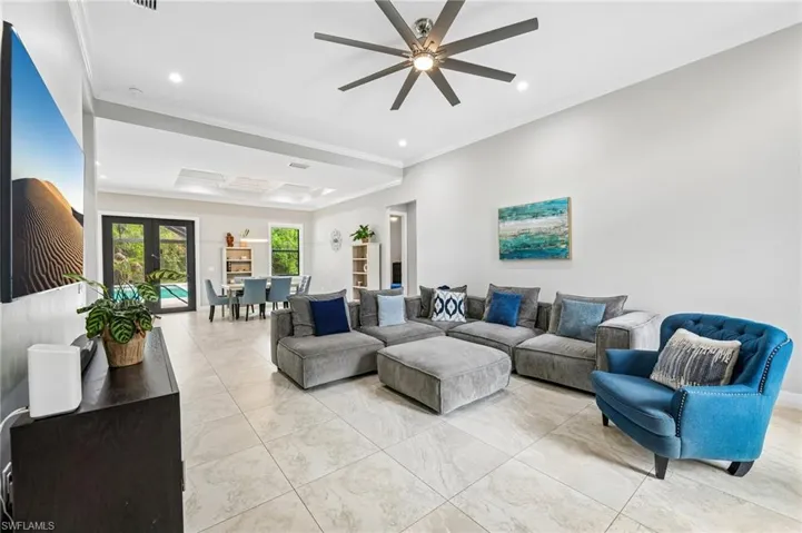 423 14th Ave Ne, Naples, Florida 34120